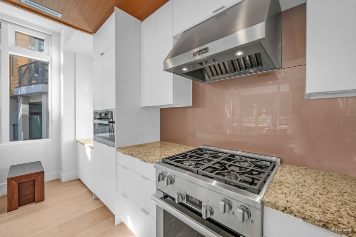 Photo 7 at 203 - 6697 Nelson Avenue, Horseshoe Bay WV, West Vancouver