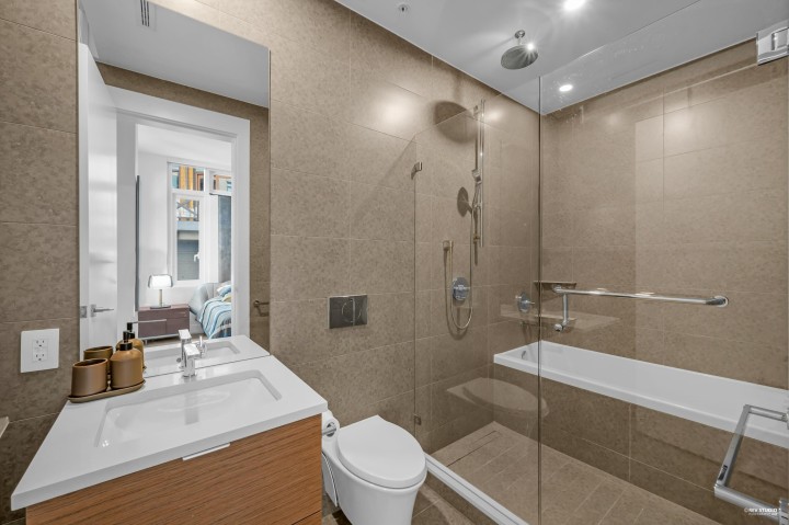 Photo 19 at 203 - 6697 Nelson Avenue, Horseshoe Bay WV, West Vancouver