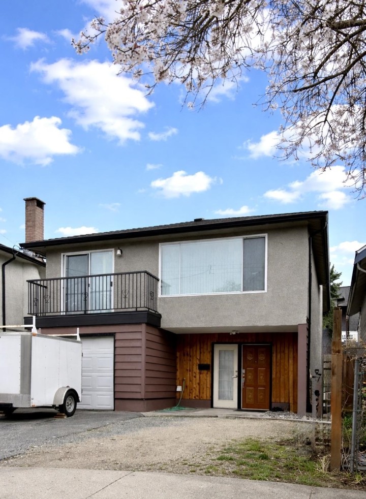 Photo 1 at 4882 Moss Street, Collingwood VE, Vancouver East