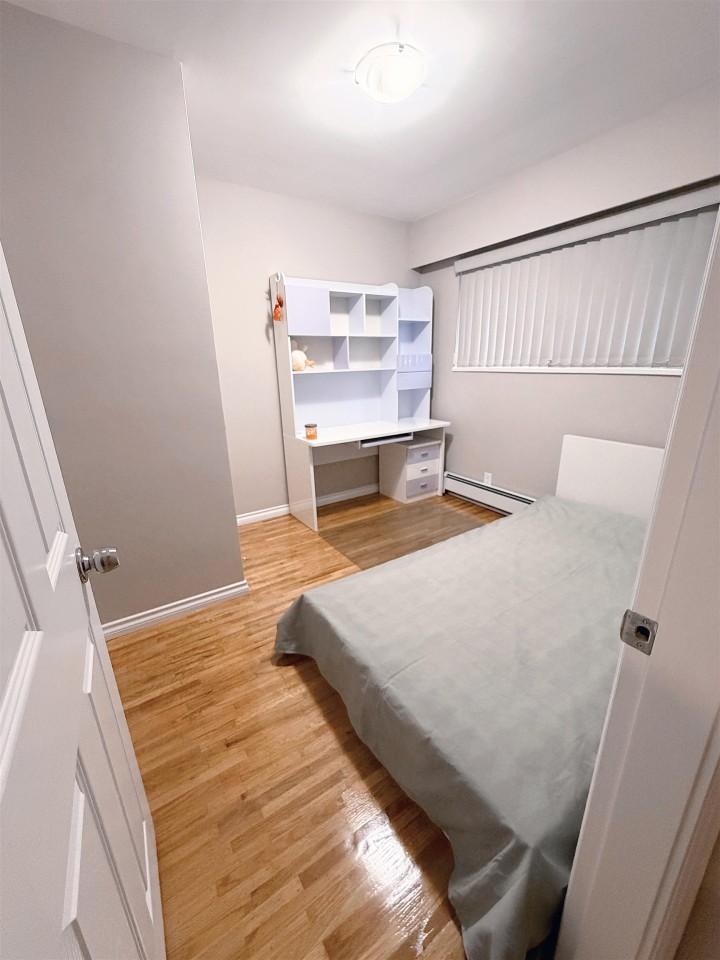 Photo 10 at 4882 Moss Street, Collingwood VE, Vancouver East