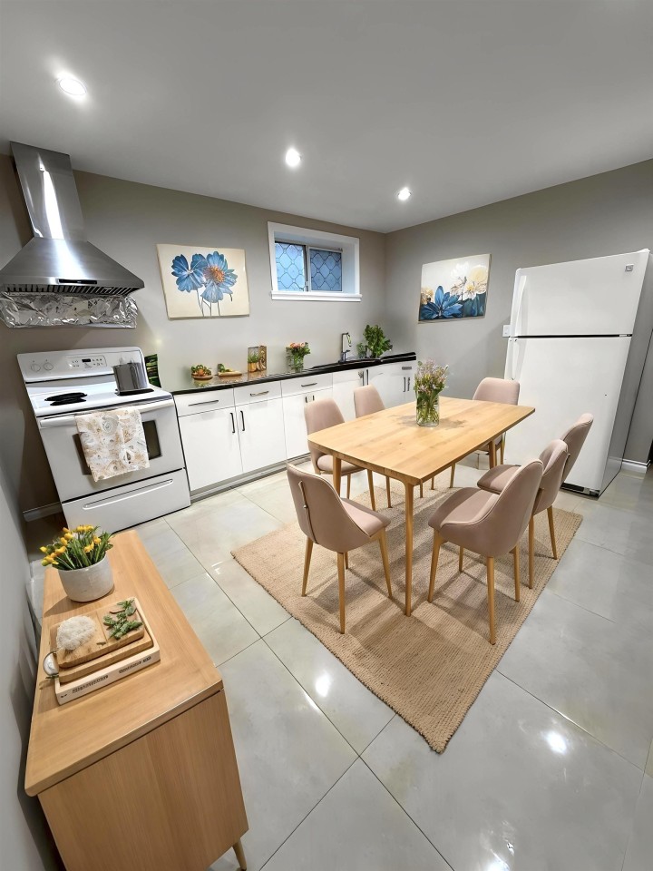 Photo 11 at 4882 Moss Street, Collingwood VE, Vancouver East