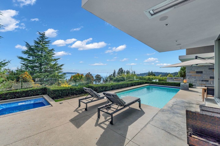 Photo 2 at 4313 Rockridge Road, West Vancouver