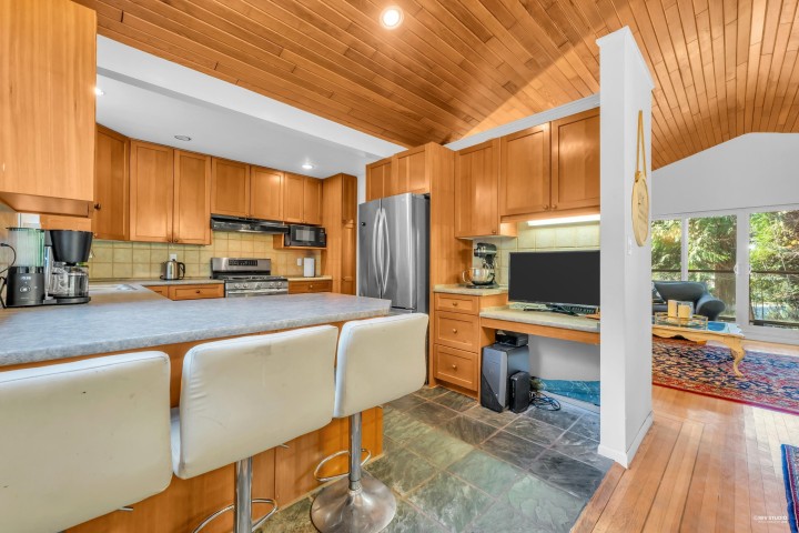 Photo 12 at 5325 Marine Drive, Caulfeild, West Vancouver