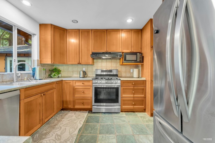 Photo 10 at 5325 Marine Drive, Caulfeild, West Vancouver