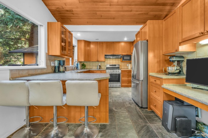 Photo 11 at 5325 Marine Drive, Caulfeild, West Vancouver