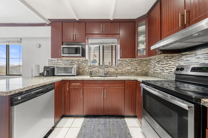 Photo 10 at 7882 Windsor Street, South Vancouver, Vancouver East