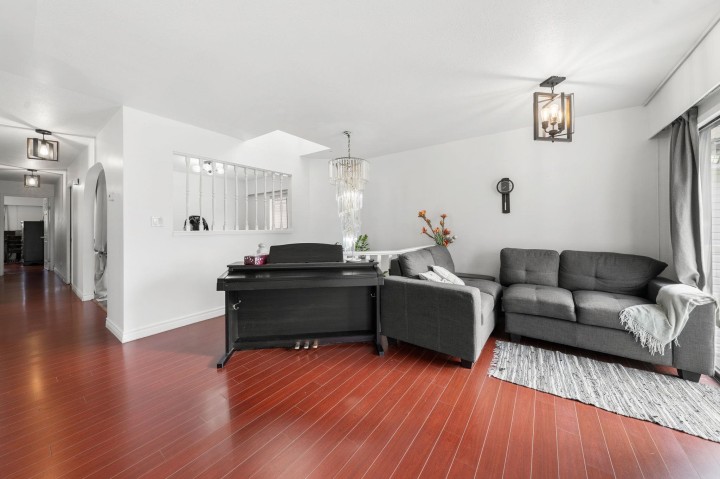 Photo 8 at 7882 Windsor Street, South Vancouver, Vancouver East