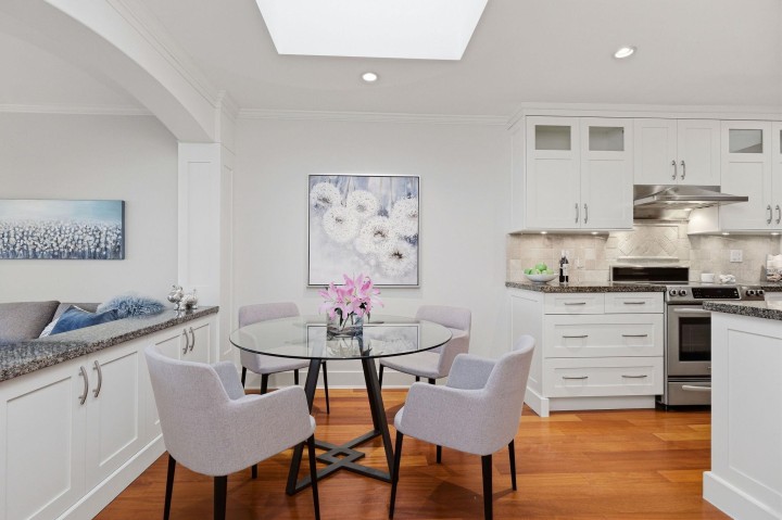 Photo 12 at 302 - 2455 Bellevue Avenue, West Vancouver
