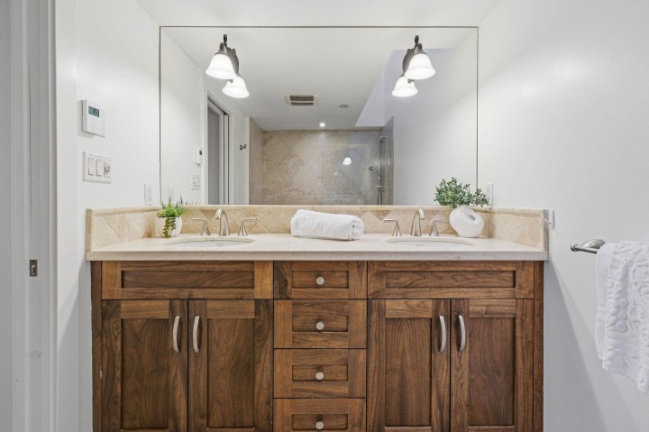 Photo 24 at 302 - 2455 Bellevue Avenue, West Vancouver
