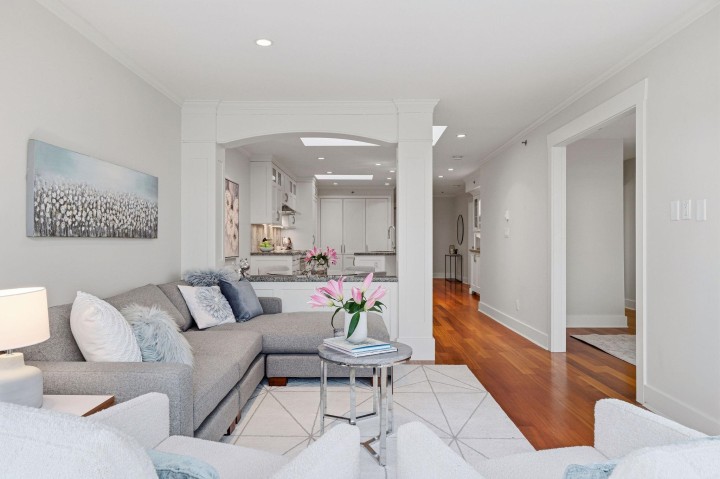 Photo 18 at 302 - 2455 Bellevue Avenue, West Vancouver