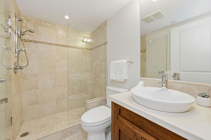 Photo 31 at 302 - 2455 Bellevue Avenue, West Vancouver