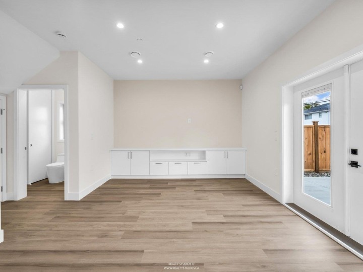Photo 3 at 2 - 4257 Knight Street, Knight, Vancouver East