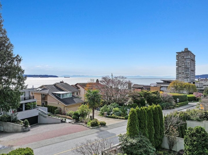 Photo 3 at 2317 Bellevue Avenue, Dundarave, West Vancouver