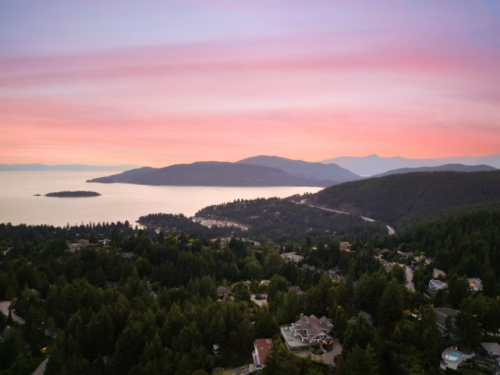 Photo 2 at 4607 Woodgreen Drive, Cypress Park Estates, West Vancouver
