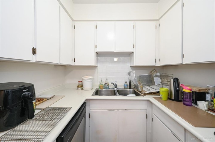 Photo 16 at 406 - 16 Lakewood Drive, Hastings, Vancouver East