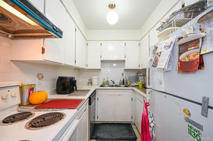 Photo 8 at 406 - 16 Lakewood Drive, Hastings, Vancouver East