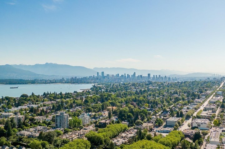 Photo 2 at 3945 W 10th Avenue, Point Grey, Vancouver West