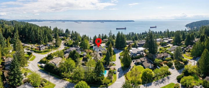 Photo 3 at 4050 Ripple Place, Bayridge, West Vancouver