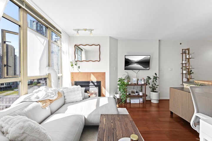 Photo 11 at 1105 - 819 Hamilton Street, Downtown VW, Vancouver West