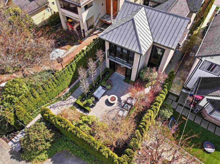 Photo 1 at 1230 Esquimalt Avenue, Ambleside, West Vancouver