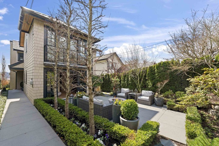Photo 4 at 1230 Esquimalt Avenue, Ambleside, West Vancouver
