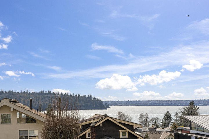 Photo 8 at 1230 Esquimalt Avenue, Ambleside, West Vancouver