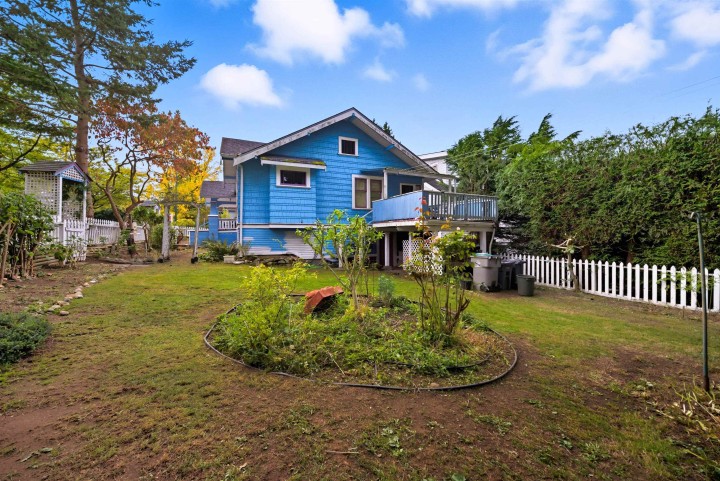 Photo 2 at 3791 Inverness Street, Knight, Vancouver East