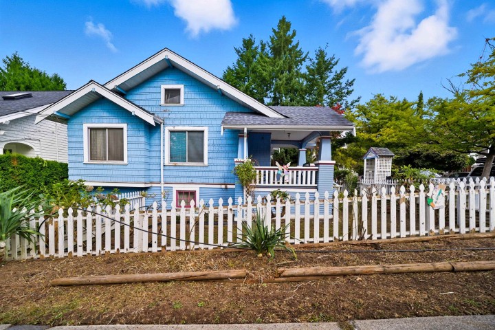 Photo 4 at 3791 Inverness Street, Knight, Vancouver East