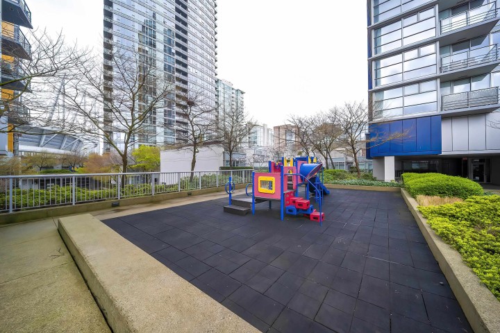 Photo 17 at 119 Regiment Square, Downtown VW, Vancouver West