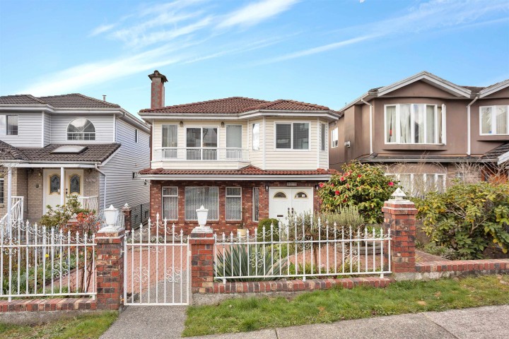 Photo 1 at 3240 Clive Avenue, Collingwood VE, Vancouver East