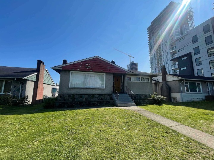 Photo 1 at 426 W 41st Avenue, Oakridge VW, Vancouver West