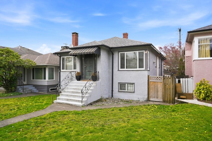 Photo 2 at 2349 E Pender Street, Hastings, Vancouver East
