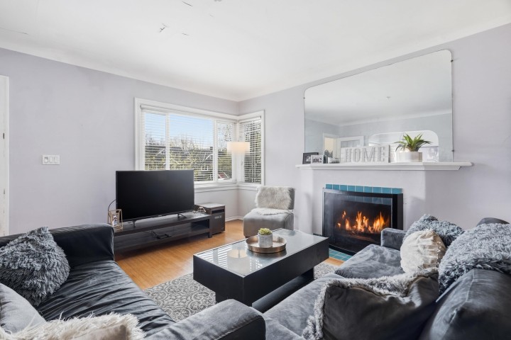 Photo 13 at 2349 E Pender Street, Hastings, Vancouver East