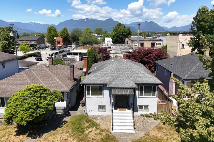 Photo 18 at 2349 E Pender Street, Hastings, Vancouver East