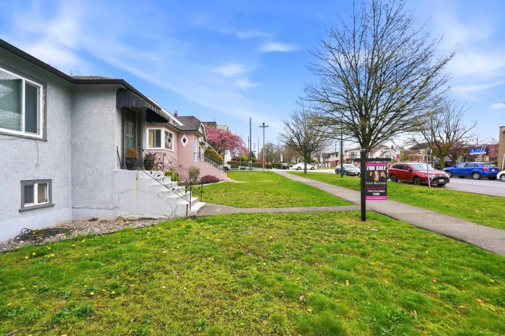 Photo 11 at 2349 E Pender Street, Hastings, Vancouver East
