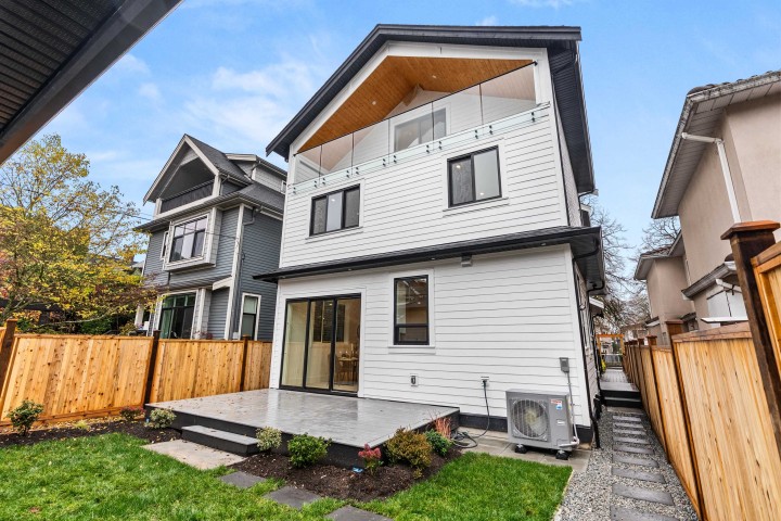 Photo 15 at 2 - 1822 E 14th Avenue, Grandview Woodland, Vancouver East