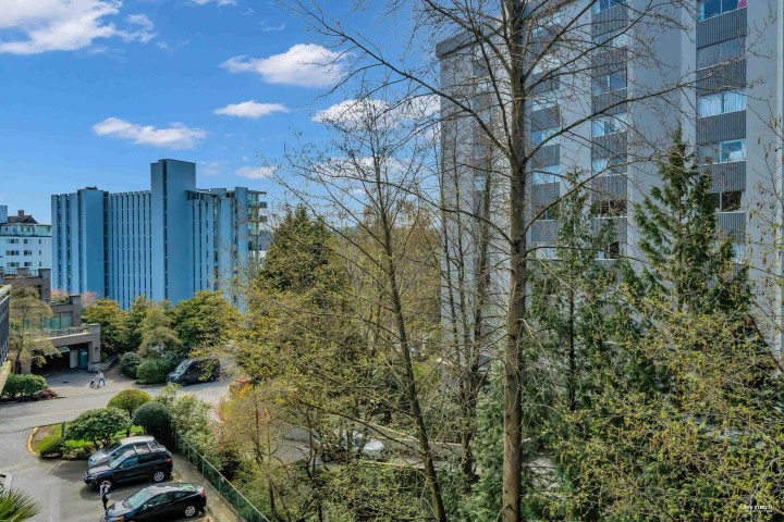 Photo 6 at 404 - 1930 Marine Drive, Ambleside, West Vancouver