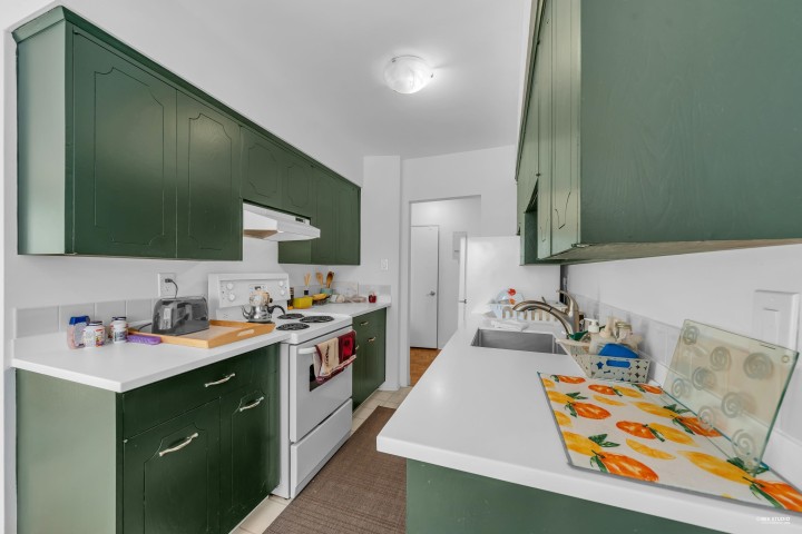 Photo 13 at 404 - 1930 Marine Drive, Ambleside, West Vancouver