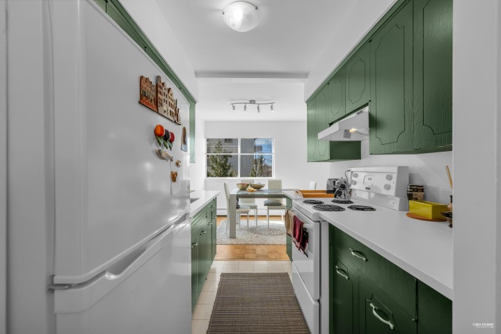 Photo 15 at 404 - 1930 Marine Drive, Ambleside, West Vancouver