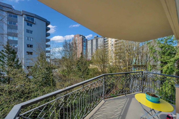 Photo 4 at 404 - 1930 Marine Drive, Ambleside, West Vancouver