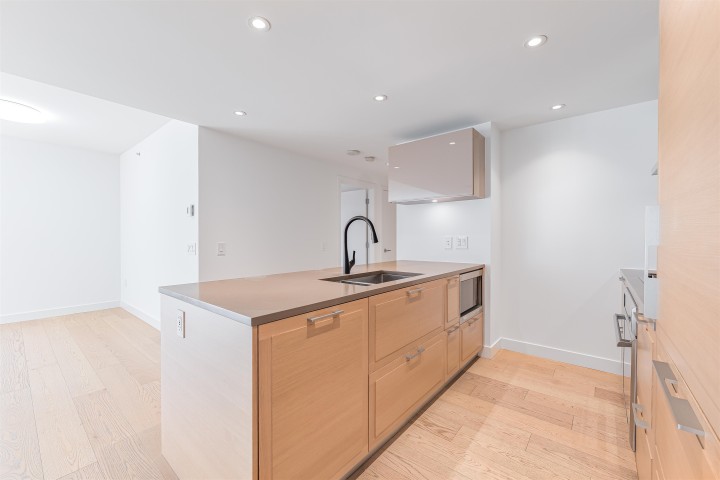 Photo 9 at 100 - 1561 W 57th Avenue, South Granville, Vancouver West