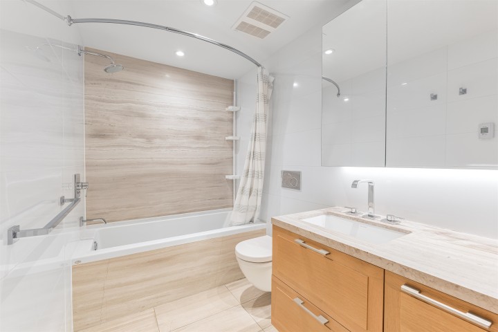 Photo 4 at 100 - 1561 W 57th Avenue, South Granville, Vancouver West