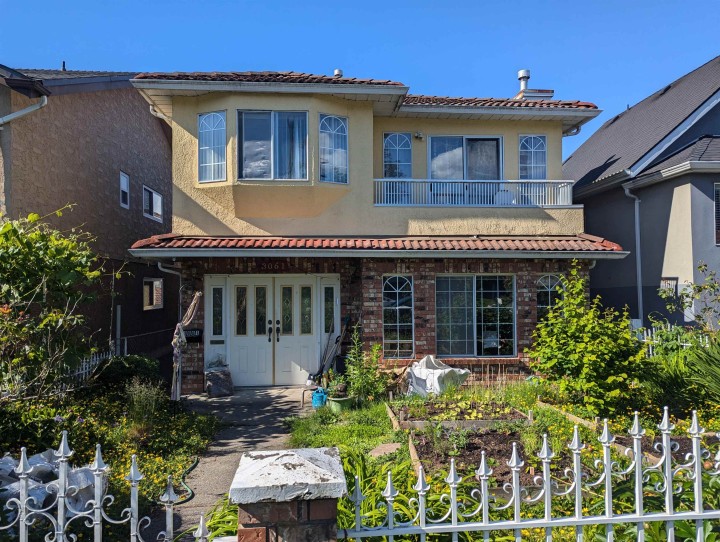 Photo 1 at 3061 Parker Street, Renfrew VE, Vancouver East