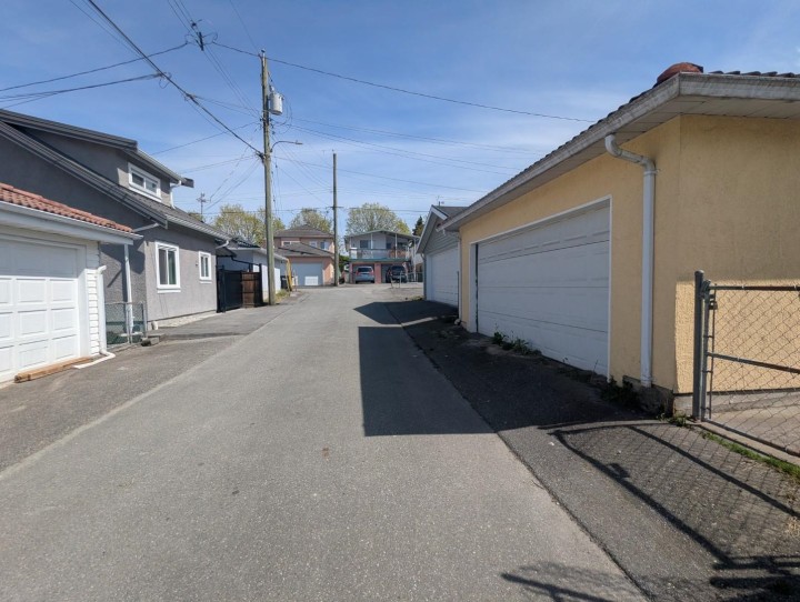 Photo 18 at 3061 Parker Street, Renfrew VE, Vancouver East