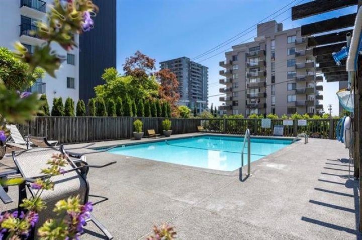Photo 23 at 203 - 2167 Bellevue Avenue, Dundarave, West Vancouver