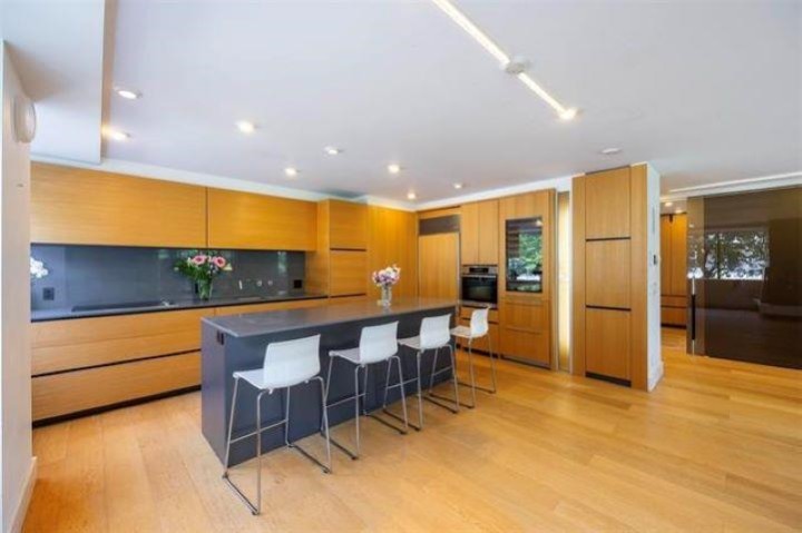 Photo 9 at 203 - 2167 Bellevue Avenue, Dundarave, West Vancouver