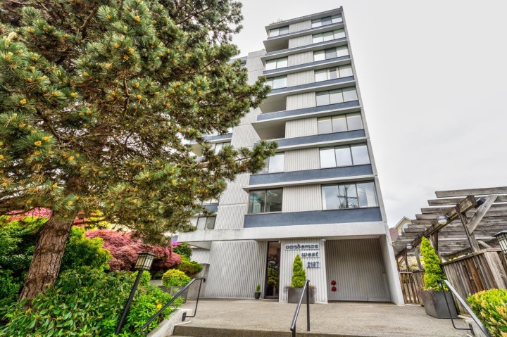 Photo 4 at 203 - 2167 Bellevue Avenue, Dundarave, West Vancouver