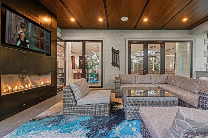 Photo 1 at 558 Glenross Road, Glenmore, West Vancouver