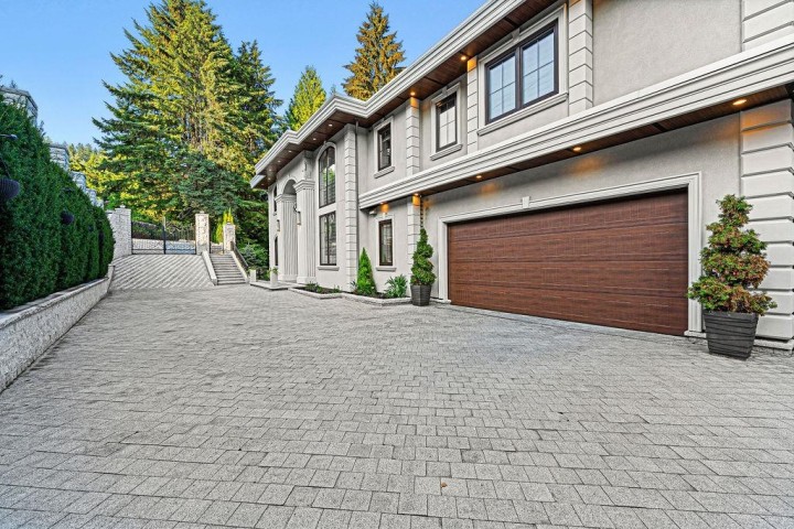 Photo 5 at 558 Glenross Road, Glenmore, West Vancouver