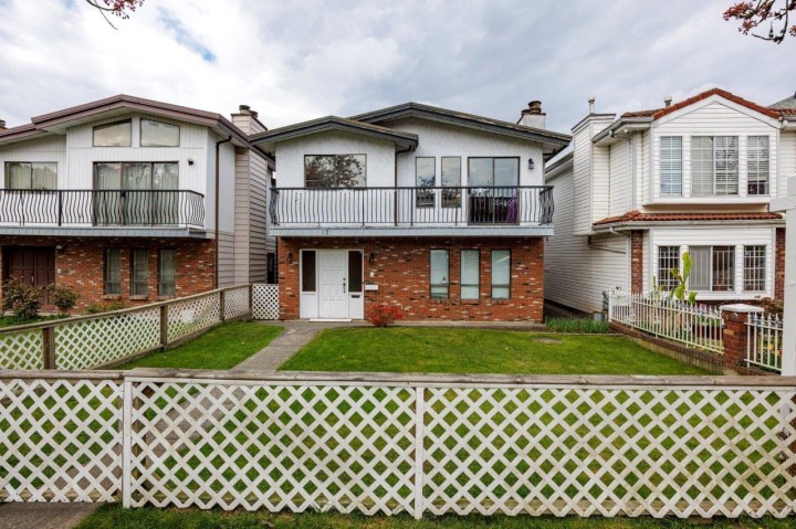 Photo 3 at 431 E 18th Avenue, Fraser VE, Vancouver East